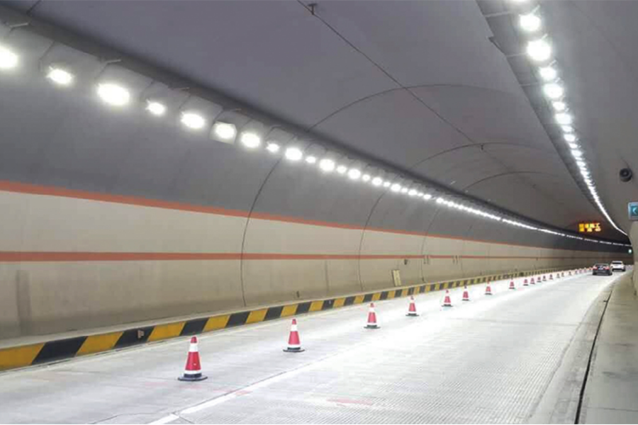 西宝高速霍湾山隧道